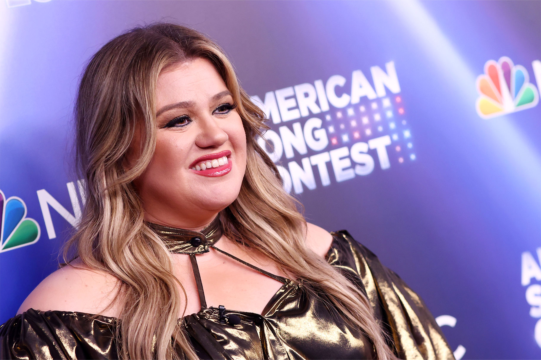 Kelly Clarkson Wears Incredible Dallas Cowboys Dress While Hosting NFL  Honors Event Ahead of Super Bowl 2023, Football, Kelly Clarkson, nfl