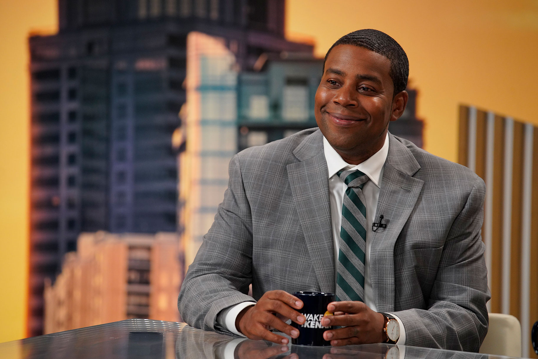 SNL s Kenan Thompson Will Host The 2022 Emmy Awards NBC Insider