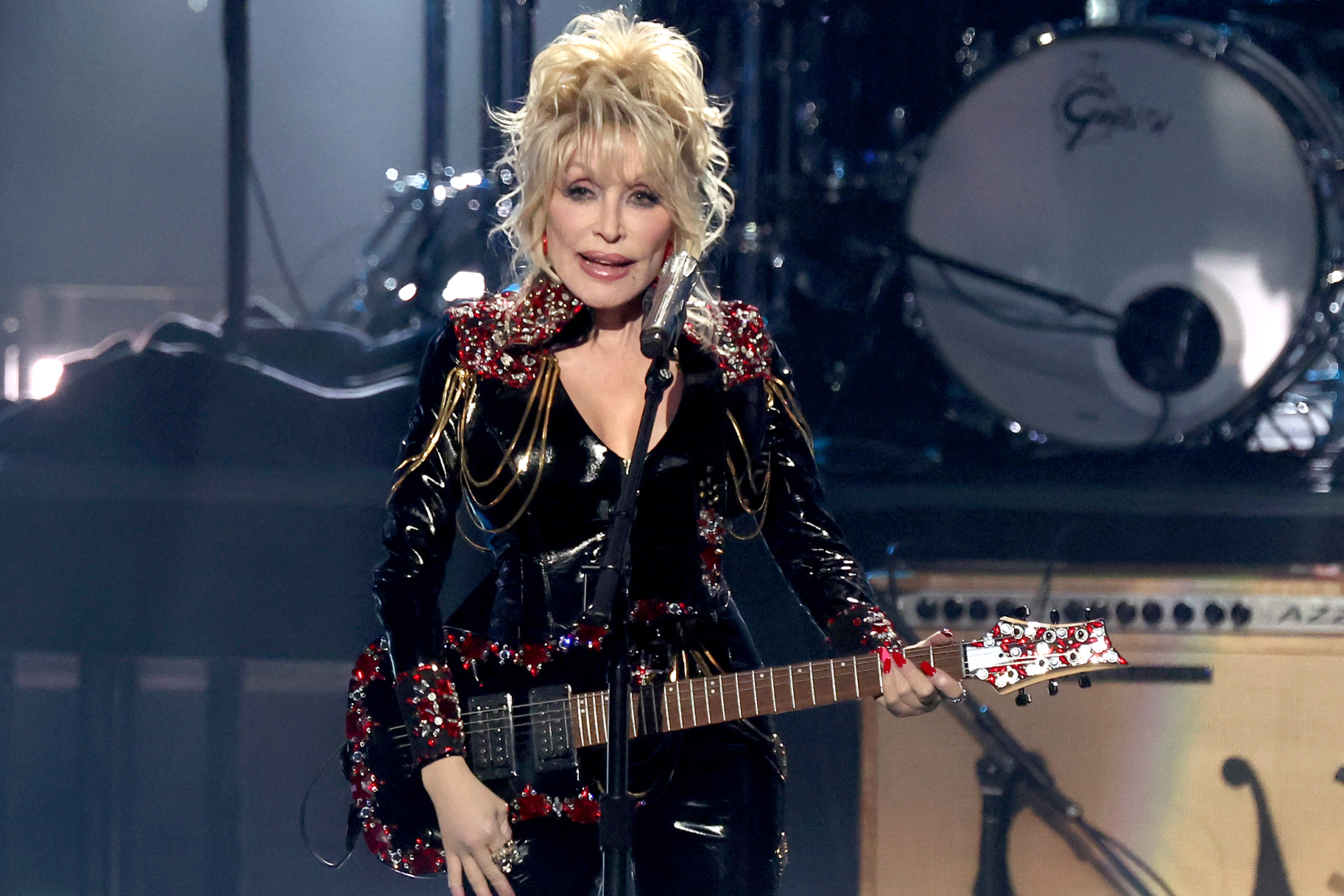 Dolly Parton collaborates with McCartney, Pink on Rockstar album