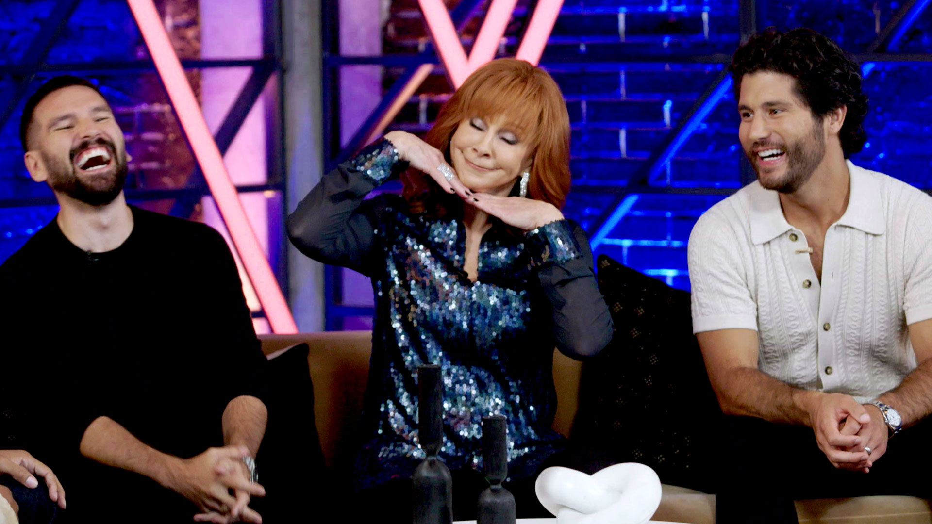 Reba s Hilarious Way to Pass Time Between Auditions and More Outtakes The Voice NBC