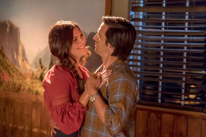 Jack (Milo Ventimiglia) and Rebecca (Mandy Moore) Dancing on This Is Us