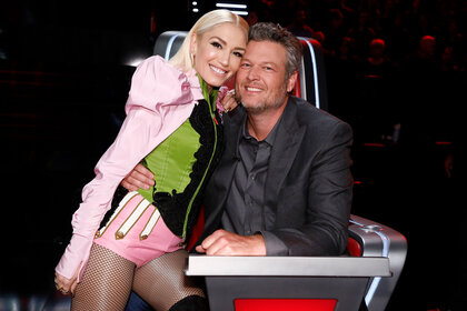 Blake Shelton and Gwen Stefani smiling and posing together