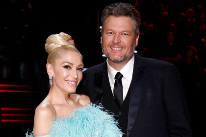 Blake Shelton And Gwen Stefani posing and smiling at the camera