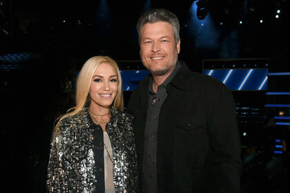 Blake Shelton and Gwen Stefani standing together