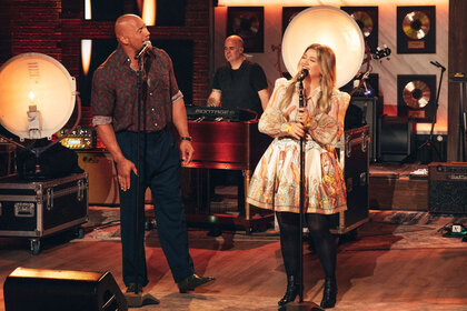 Dwayne Johnson and Kelly Clarkson Dueting