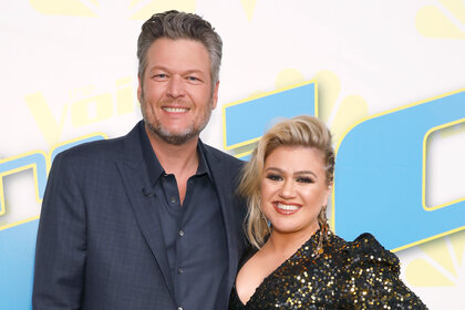 Kelly Clarkson covers a Blake Shelton song