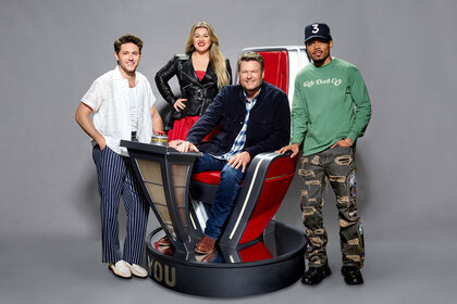 Niall Horan, Kelly Clarkson, Blake Shelton, and Chance the Rapper posed together