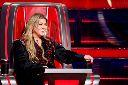 Kelly Clarkson appears on The Voice.