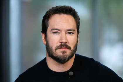 Close up image of Mark Paul Gosselaar