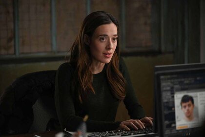 Kim Burgess types on a computer in Chicago P.D. Episode 1102