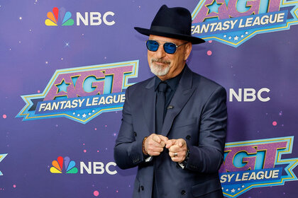Howie Mandel poses on the red carpet of America’s Got Talent: Fantasy League