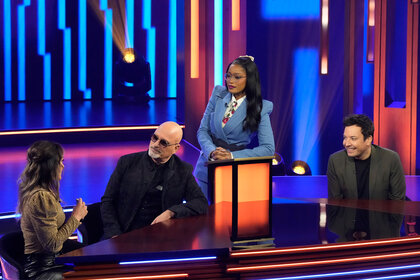 A contestant, Howie Mandel, Keke Palmer, and Jimmy Fallon appear on Password Season 2 Episode 7.