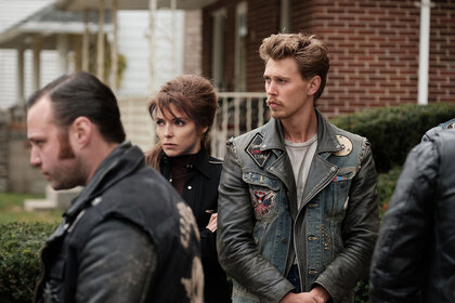 Jodie Comer as Kathy and Austin Butler as Benny in The Bikeriders