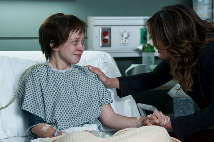 Maddie Flynn and Benson in the hospital in Episode 2505 of Law and Order SVU