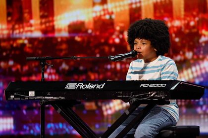 Journeyy performs onstage on America's Got Talent Episode 1908.