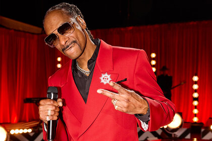 Snoop Dogg throws up a peace sign on the voice season 26