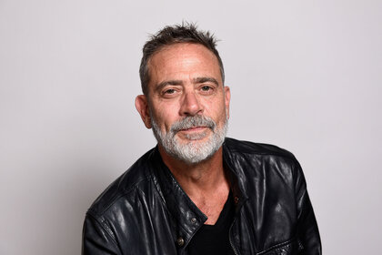 Jeffrey Dean Morgan poses in the IMDboat Exclusive Portrait Studio