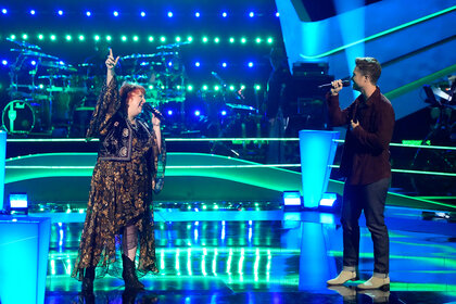 Lauren-Michael Sellers and Creigh Riepe sing together on The Voice Season 26 Episode 9