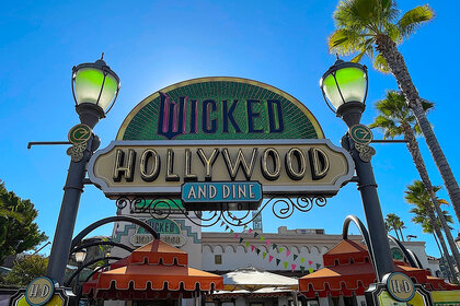 A Wicked Hollywood and Dine sign at Universal Studios Hollywood