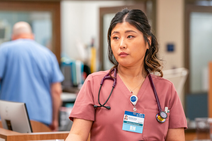 Serena wears pink scrubs on St. Denis Medical Season 1 Episode 1.