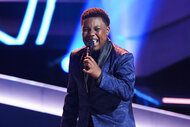 Jaukeem Fortson sings on stage on The Voice Season 26 Episode 4.