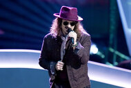 Kevin James Graham sings on stage on The Voice Season 26 Episode 4.