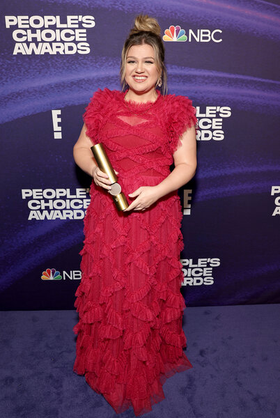The Best Dressed Celebrities at the 2022 People's Choice Awards