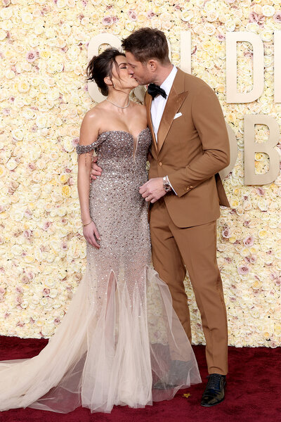 Justin Hartley and Sofia Pernas kiss on the red carpet of the 2024 Golden Globes