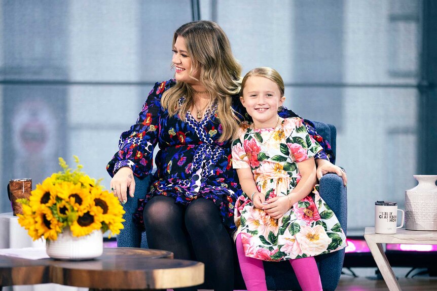 Kelly Clarkson and River Rose on the set of The Kelly Clarkson Show.