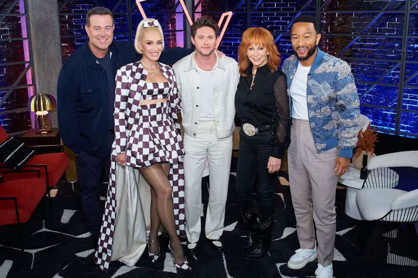 WATCH: Niall Horan, John Legend, Reba McEntire & Gwen Stefani Team Up To  Deliver A Classic Rock Cover On 'The Voice' Premiere - Country Now