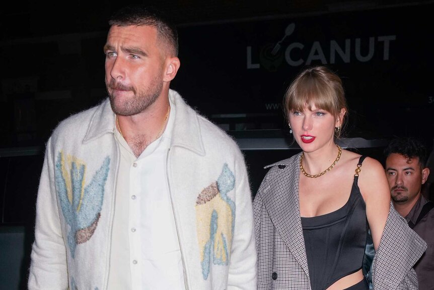 Taylor Swift At Lambeau Field To Cheer On Travis Kelce in Chiefs-Packers  Game