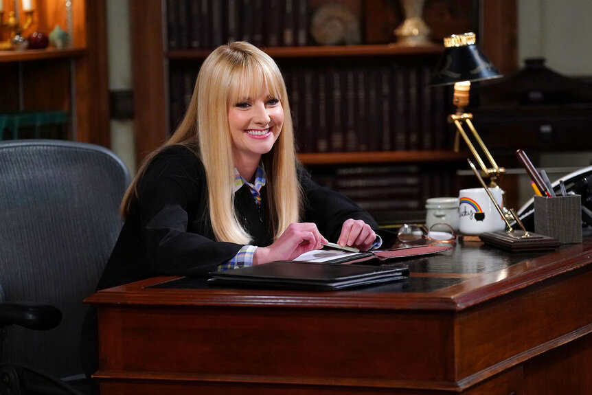 Abby Stone (Melissa Rauch) appears in Season 2 Episode 1 of Night Court