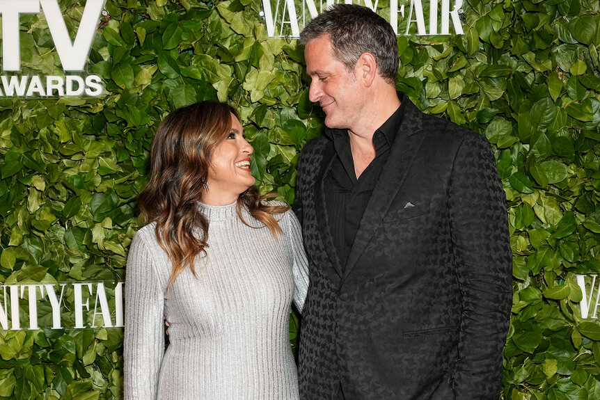 Mariska Hargitay and Peter Hermann look at each other on the red carpet