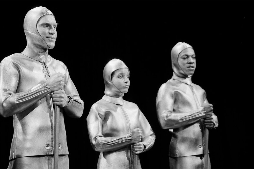 Brad Hall Julia Louis Dreyfus and eddie murphy dressed as statues for snl in 1983