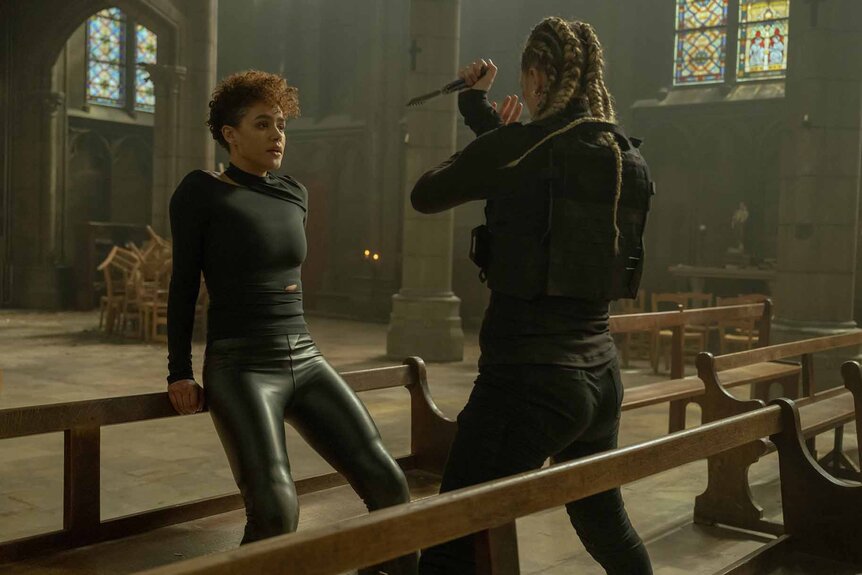 Zee (Nathalie Emmanuel) faces a knife wielding enemy in The Killer (2024).