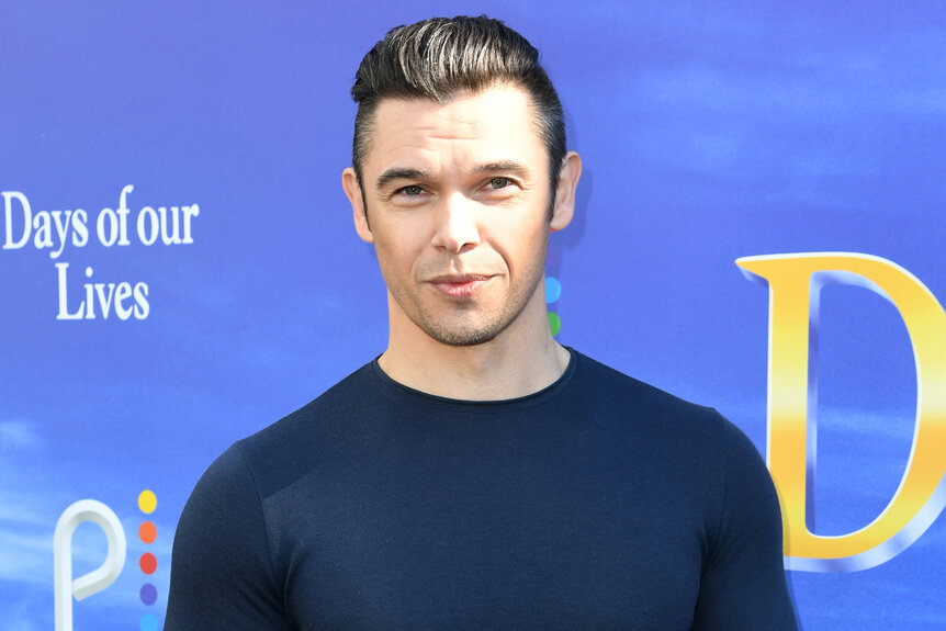 Paul Telfer wears a dark blue shirt on the red carpet for a fan event