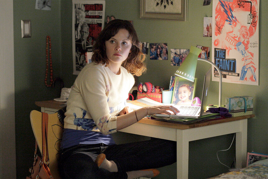 Haddie sits at a desk on Parenthood Episode 314