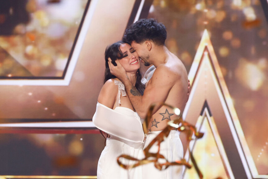 Sebastián and Sonia embrace on stage