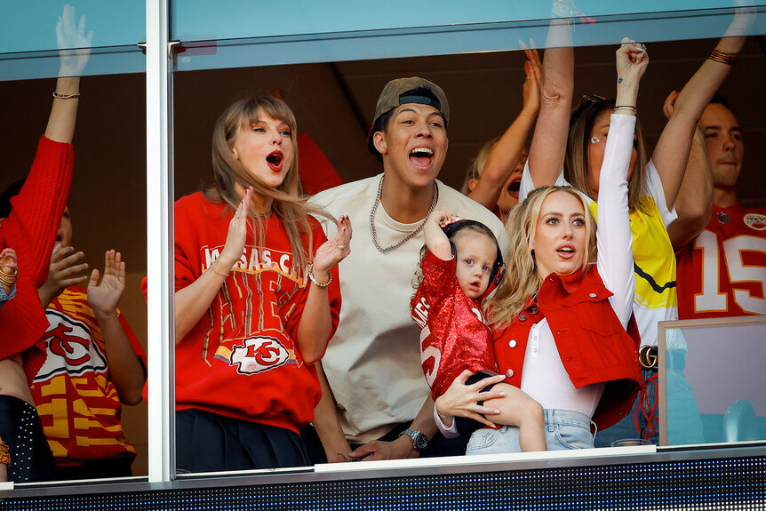 Taylor Swift and Brittany Mahomes cheer during a game between the Los Angeles Chargers and Kansas City Chiefs