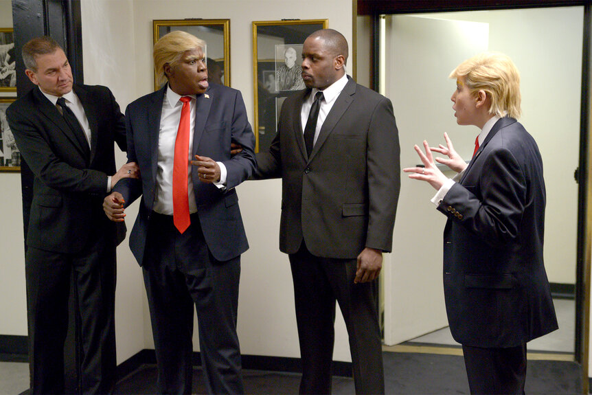 Leslie Jones and Vanessa Bayer both dressed as donald trump on SNL