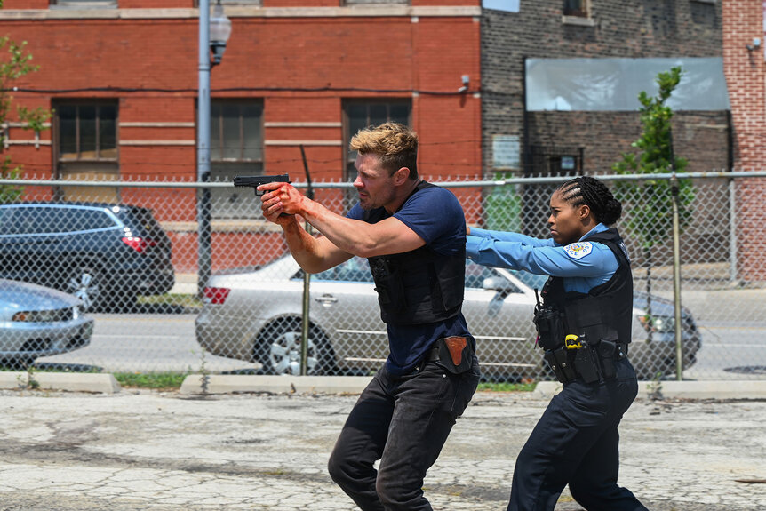 Officer Adam Ruzek (Patrick John Flueger) and Kiana Cook (Toya Turner) hold their guns out at a crime scene