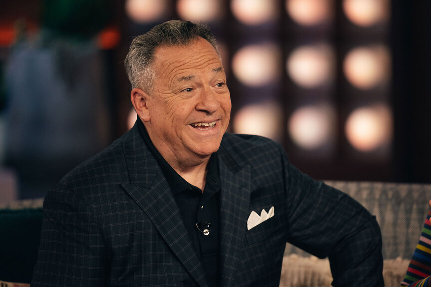 Josh Mankiewicz appears on The Kelly Clarkson Show.