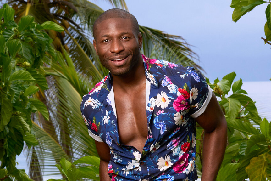 Phillip Solomon wears a Hawaiian shirt for Deal or No Deal Island Season 2.