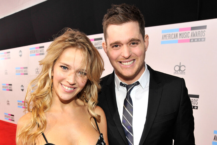 Luisana Lopilato and Michael Bublé arrive at the 2010 American Music Awards