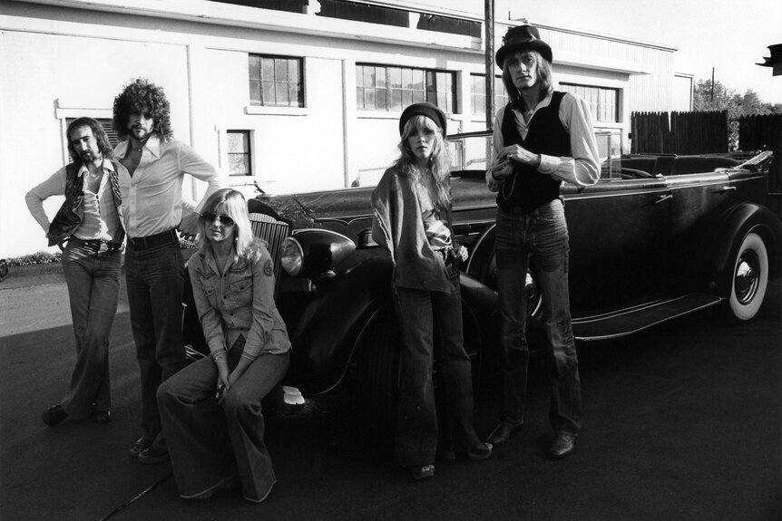 John McVie, Lindsey Buckingham, Christine McVie, Stevie Nicks, and Mick Fleetwood