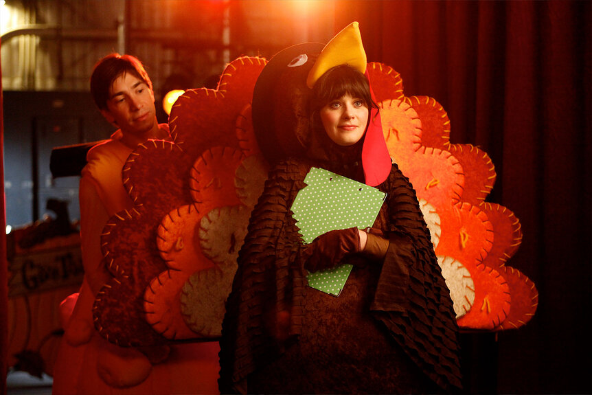 Paul Genzlinger (Justin Long) and Jess Day (Zooey Deschanel) appear in Season 1 Episode 6 of New Girl.