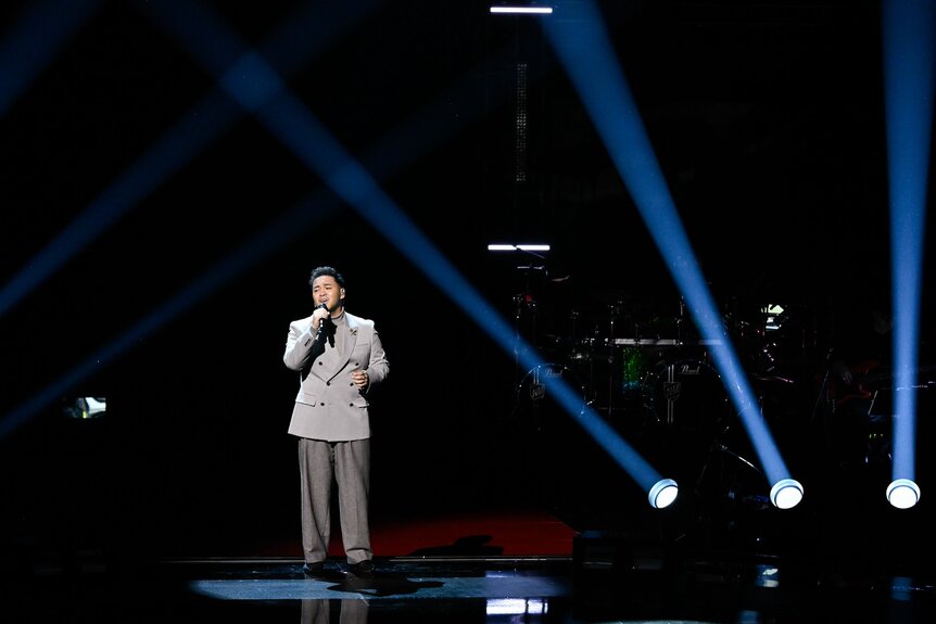 Sofronio Vasquez performs onstage on The Voice Episode 2617.