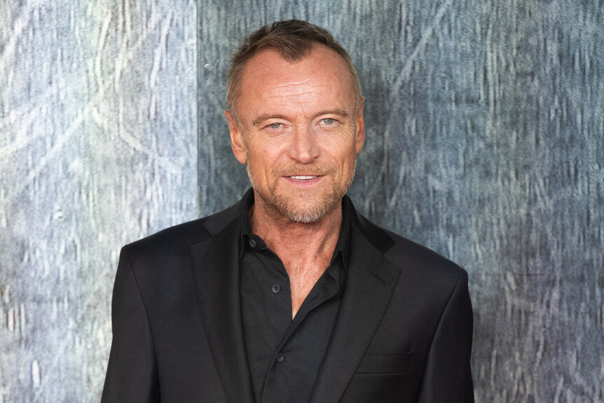 Richard Dormer smiles on the red carpet