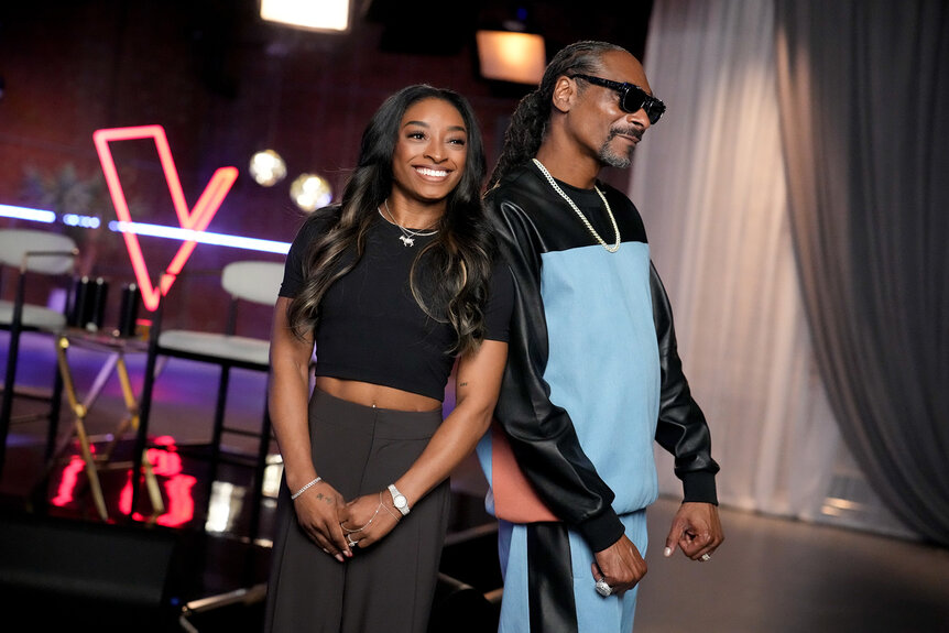 Simone Biles and Snoop Dogg stand back to back on The Voice Season 26 Episode 16