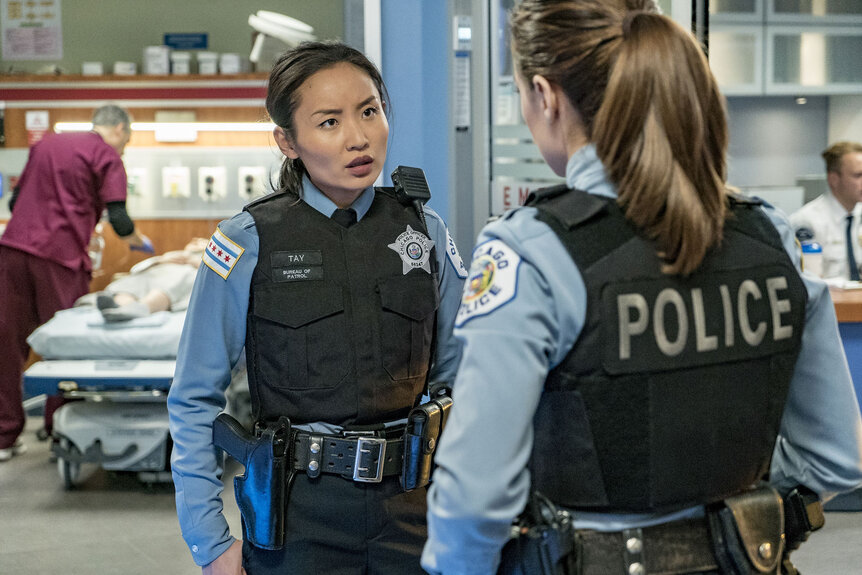 Julie Tay (Li Jun Li) talking in a hospital in Chicago P.D. Season 4, Episode 1.